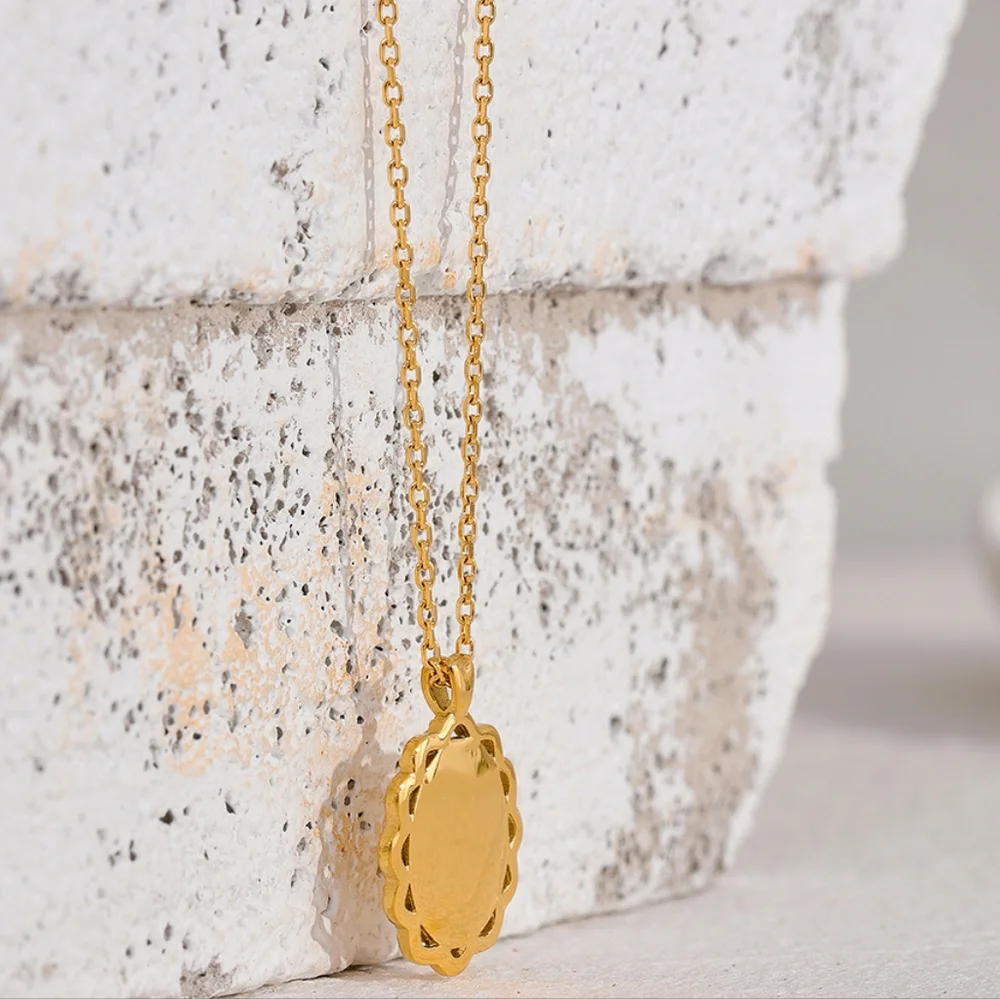 Pretty Flower Pendant Necklace - Picture 3 of 6